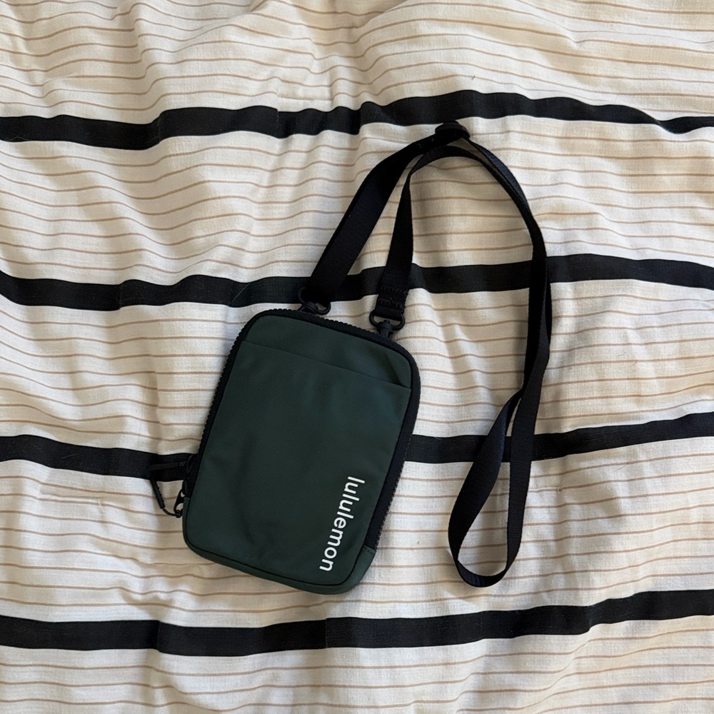 lululemon athletica Easy Access Bag
